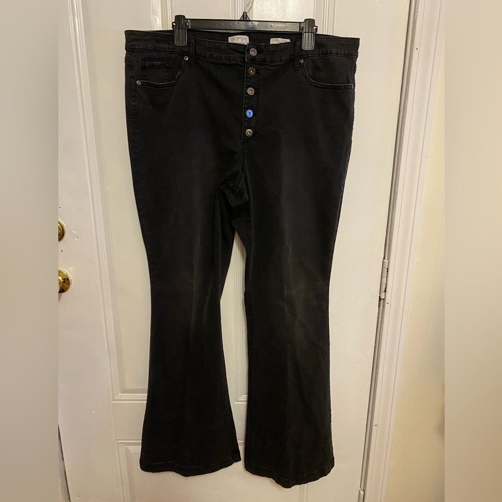 NWOT Sofia Vergara Melissa Flare Size 22W Faded Black Wash Button Fly Stretch